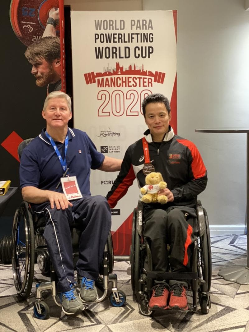 パワーリフティング西崎哲男（乃村工藝社所属）が、ワールドカップ「Manchester 2020 Road to Tokyo Para Powerlifting World Cup（イギリス）」3位、銅メダル獲得