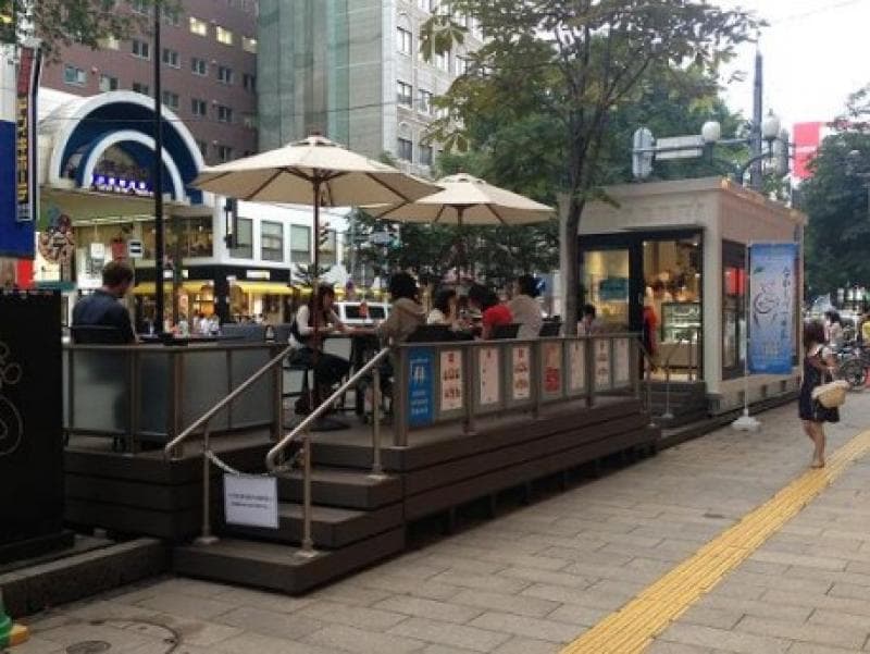 札幌駅前通 大通すわろうテラス