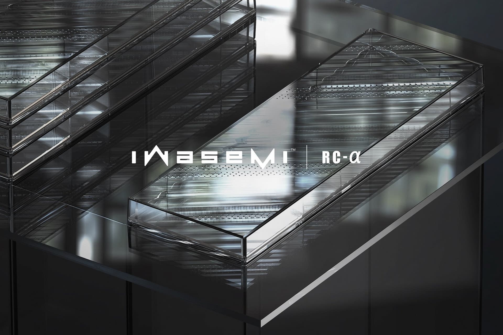 業務提携先のピクシーダストテクノロジーズがガラスと調和する透明吸音材「iwasemi RC-α」を開発、乃村工藝社は意匠・設計に関してサポート