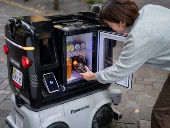 Marunouchi Street Park内各所:ロボットによる商品 販売サービスの提供