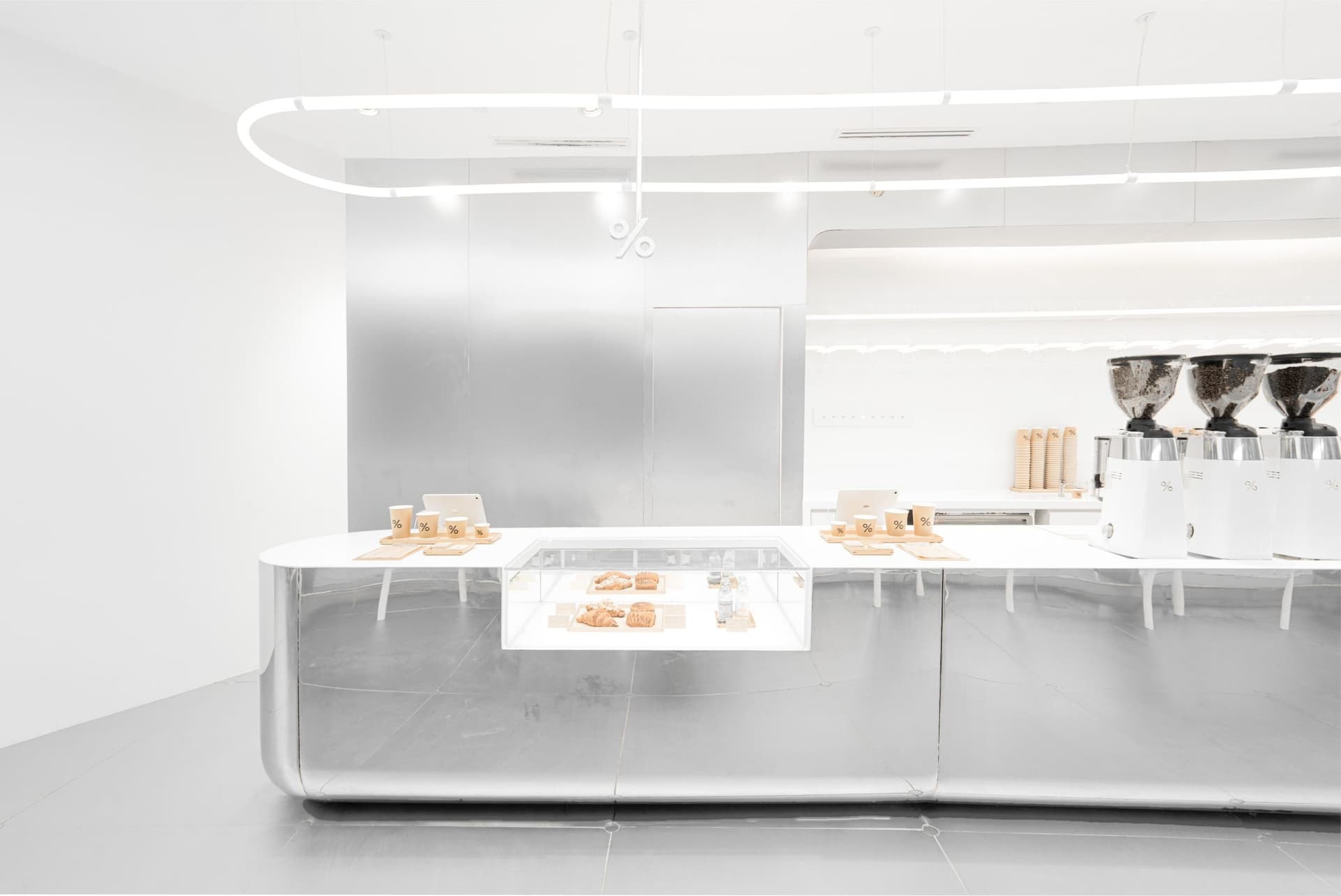京都発のコーヒーショップブランドで世界各国にカフェを展開する“%ARABICA”のフィリピン1号店(マニラ)% Arabica Manila Mitsukoshi BGC