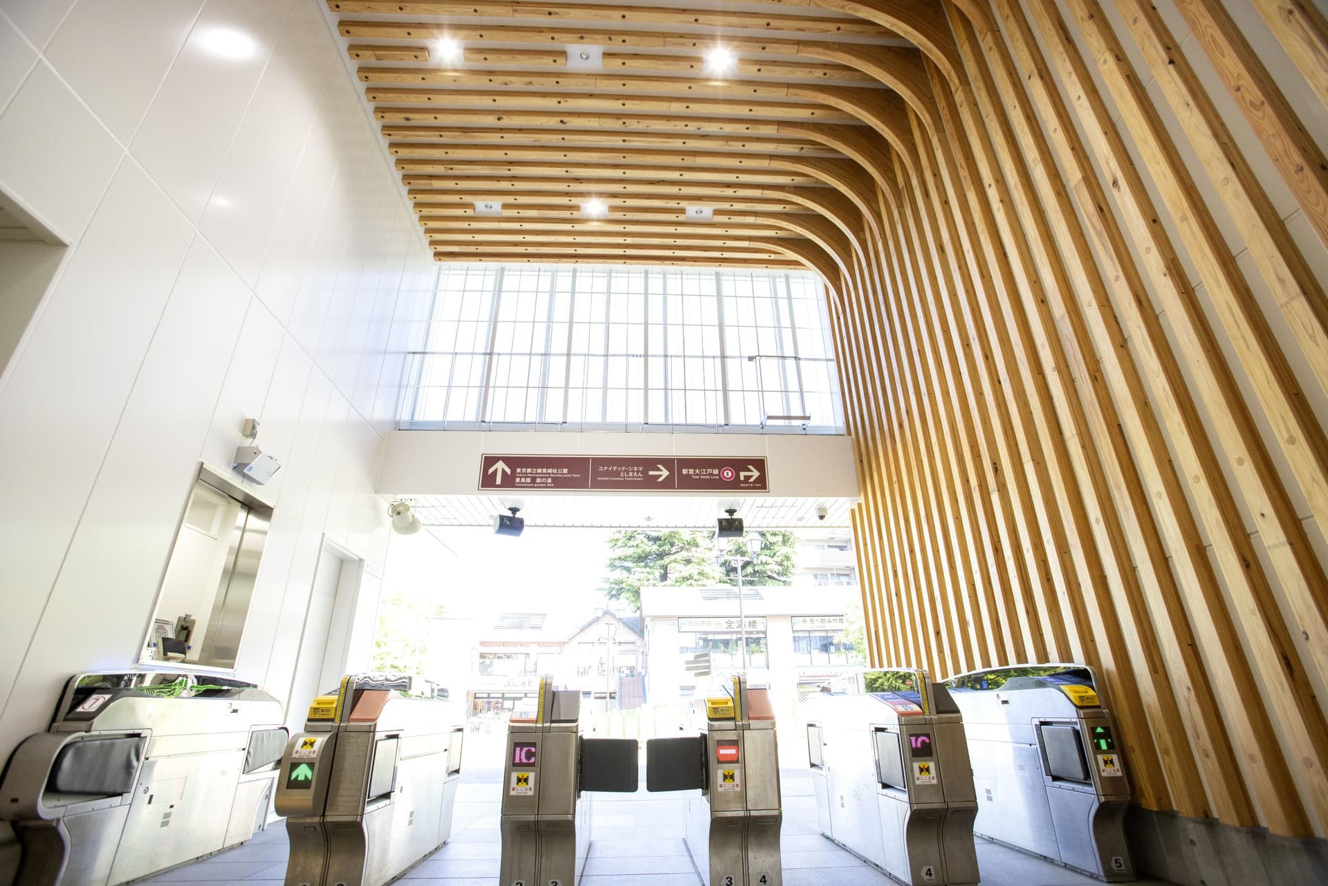 Seibu Railway's "Toshimaen Station" and "Ikebukuro Station" Renovation