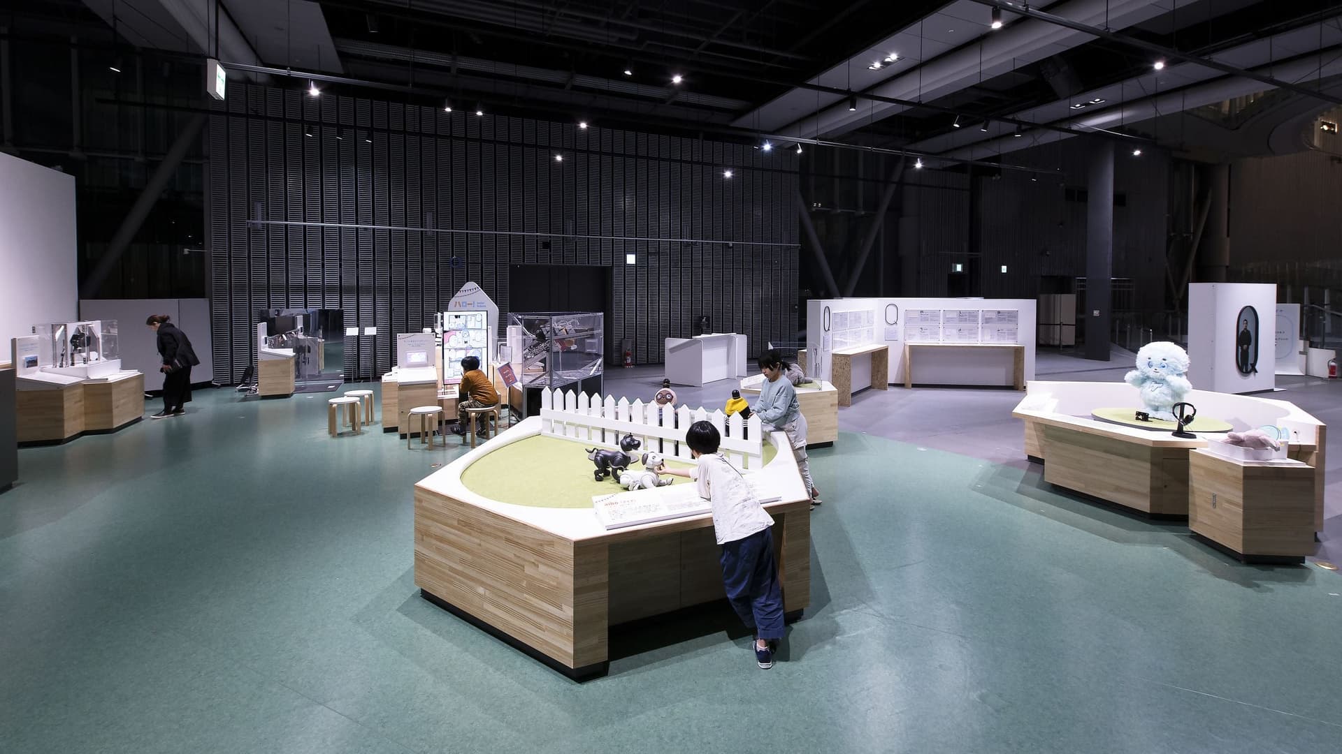 日本科学未来館 常設展示「ハロー!ロボット」「ナナイロクエスト -ロボットと生きる未来のものがたり」「ノーベルQ」