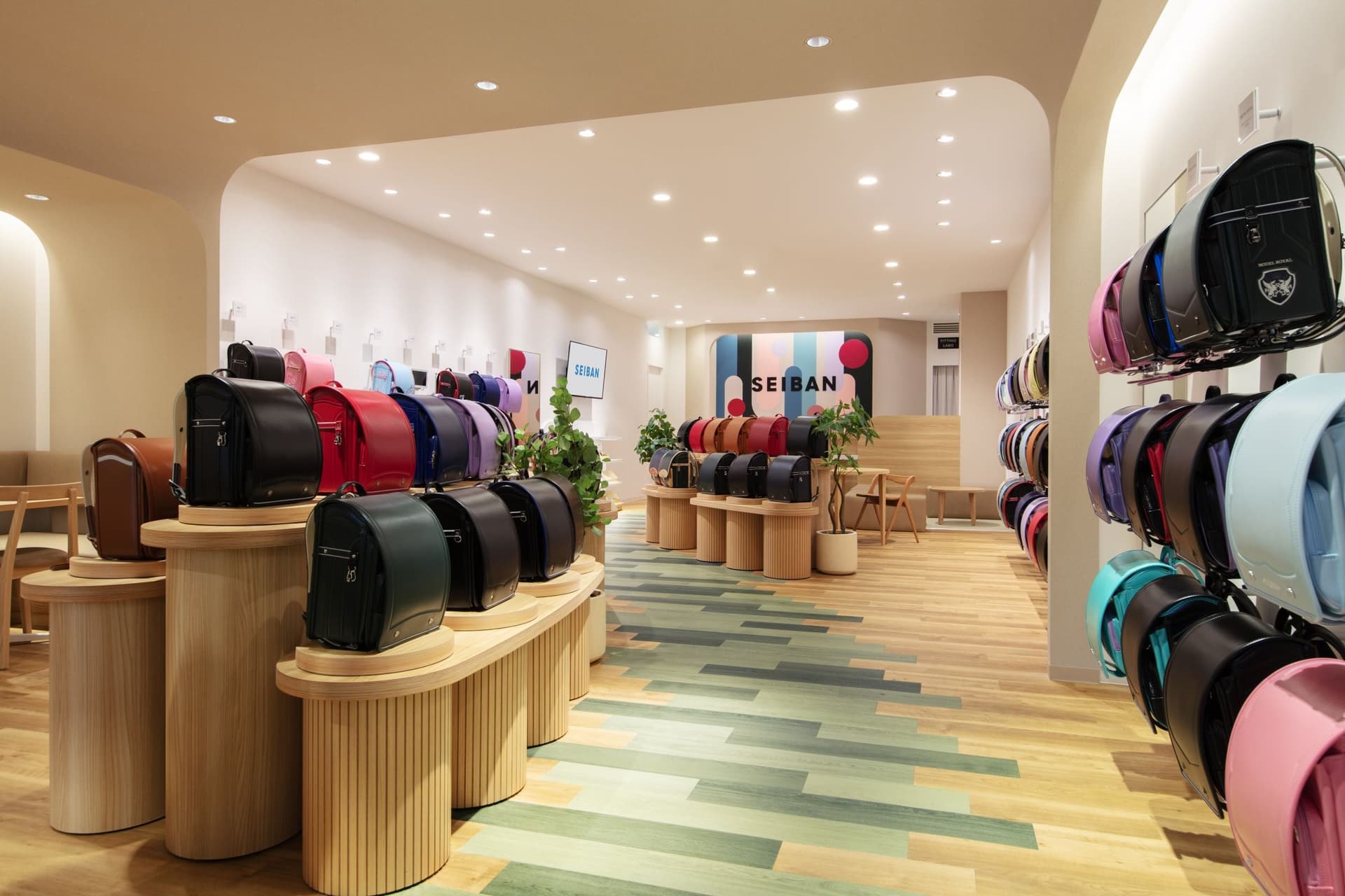 Seiban Yokohama Kohoku, the 15th directly managed store by Seiban, the company famous for its "Tenshi no Hane" school bags.