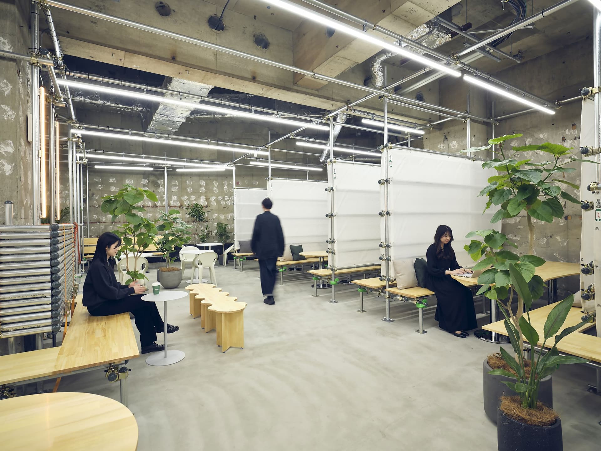 新宿センタービル サステナブルラウンジ「i-ma」