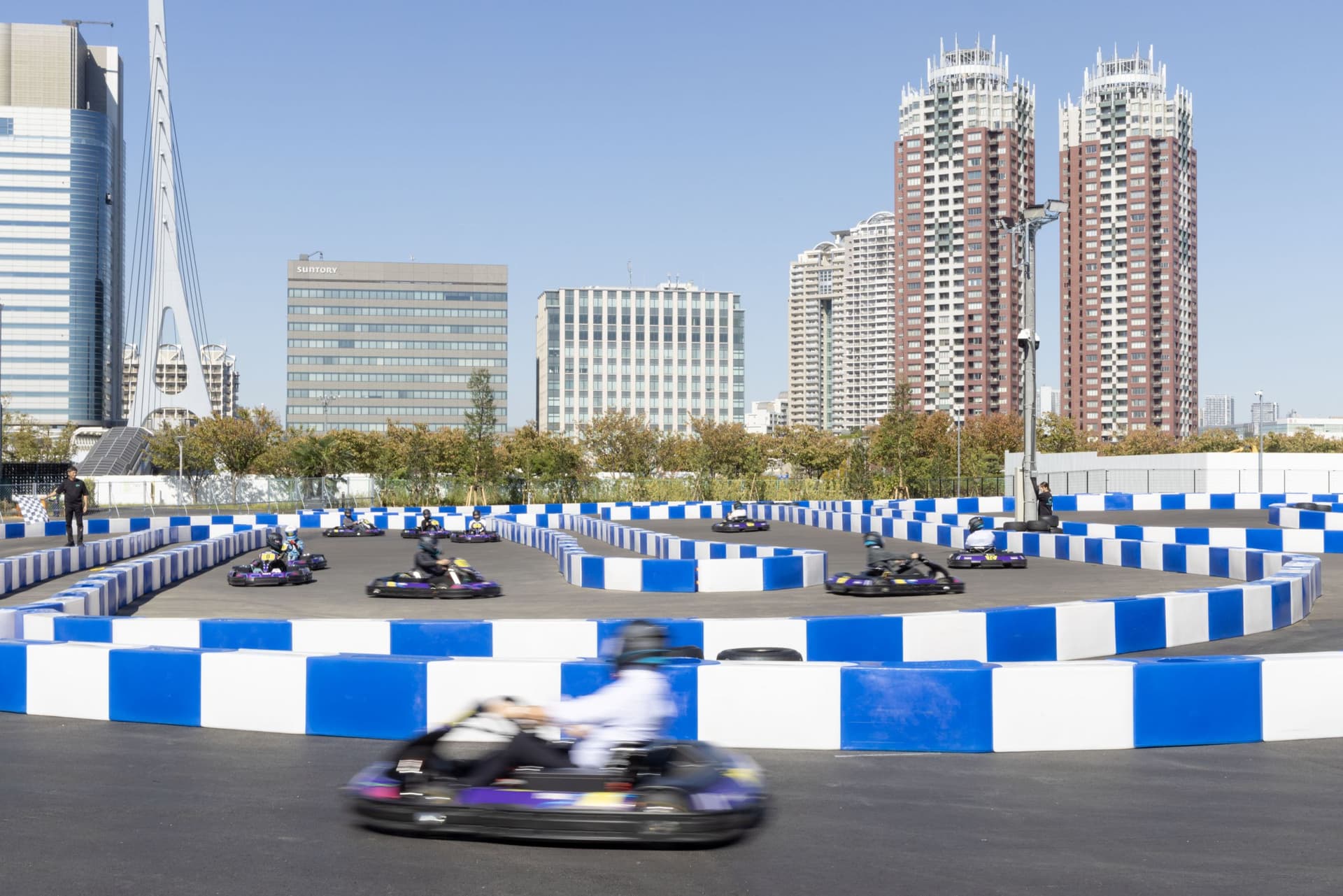 城市赛道“CITY CIRCUIT TOKYO BAY (城市赛道东京湾) ”以日本最大的EV (电动) 卡丁车为中心