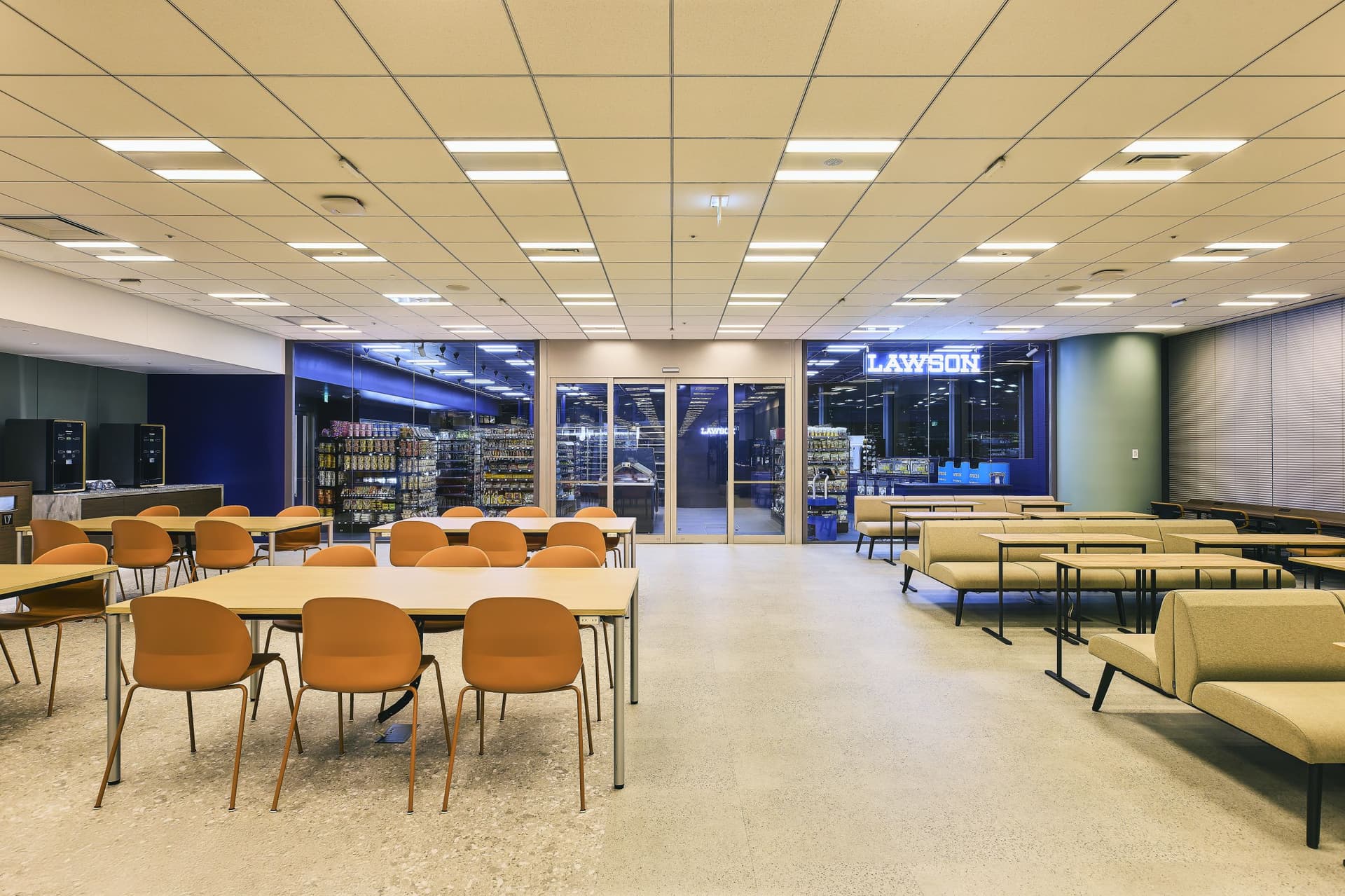 Lawson S KDDI Takanawa Head Office Store 6